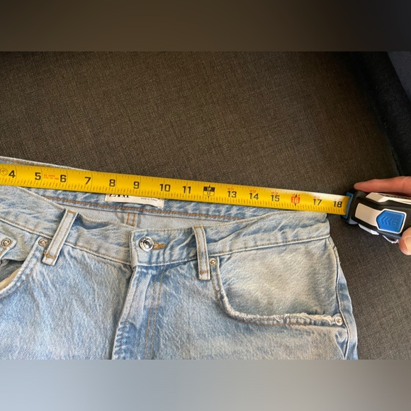 Zara|Women’s distressed light wash jeans in high rise, size 12,Closet staple🫶🏻 - Picture 10 of 11